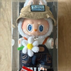 BRAND NEW! FALL IN WILD LABUBU